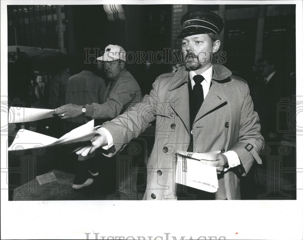 1991 Northwestern Atrium Center Strike - Historic Images