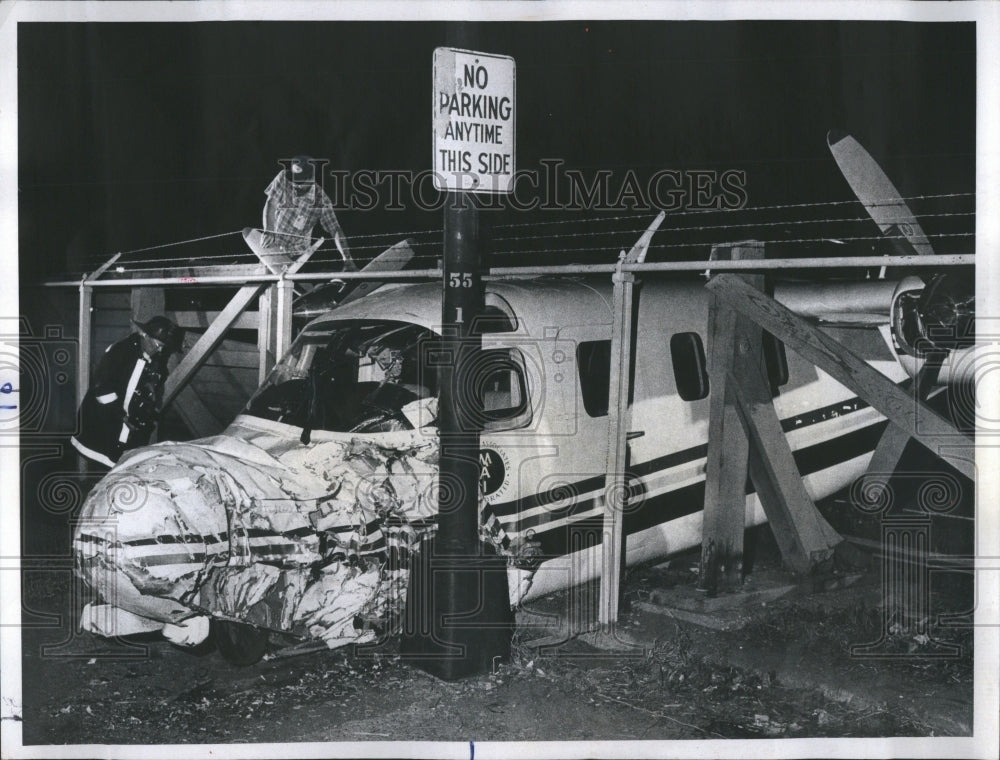 1976 Plane Crash at Midway - Historic Images