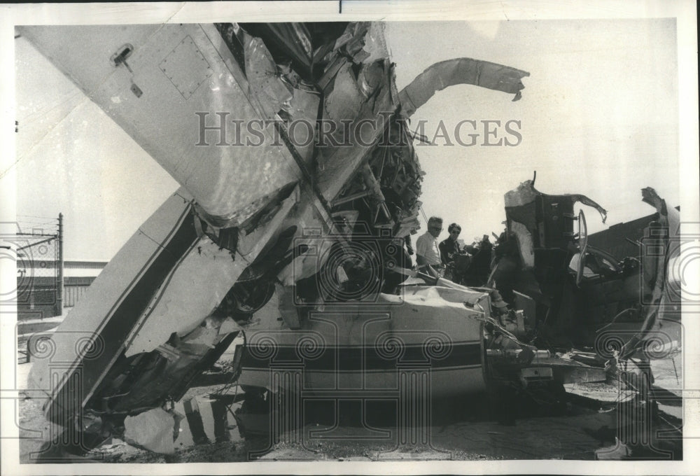 1976 Plane Crash Lake Michigan Navy Pier - Historic Images