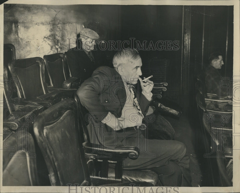1945 Haymarket Theater customer smoking - Historic Images