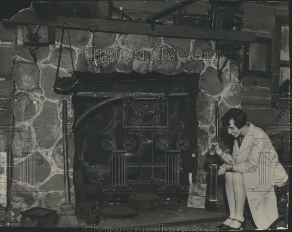 1928 Chicago Historical Society Fireplace - Historic Images