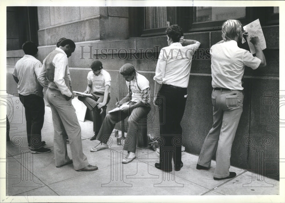 1981 The Guardian Angels signs up recruit - Historic Images