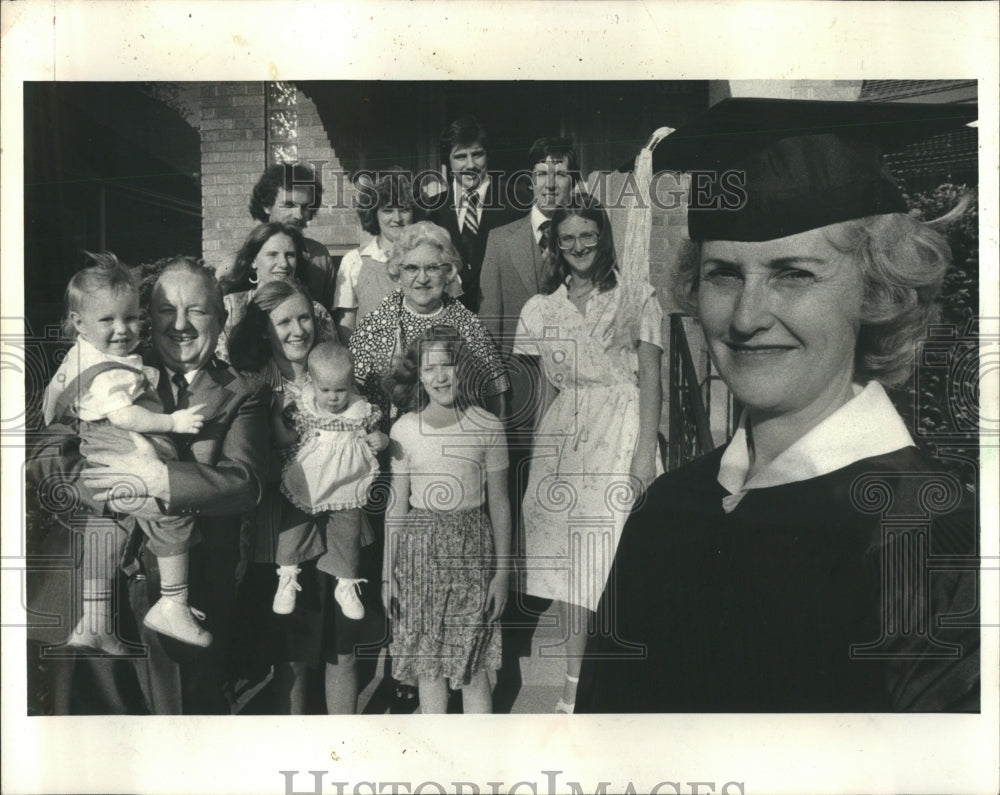 1979 Wright College Mother With Family - Historic Images