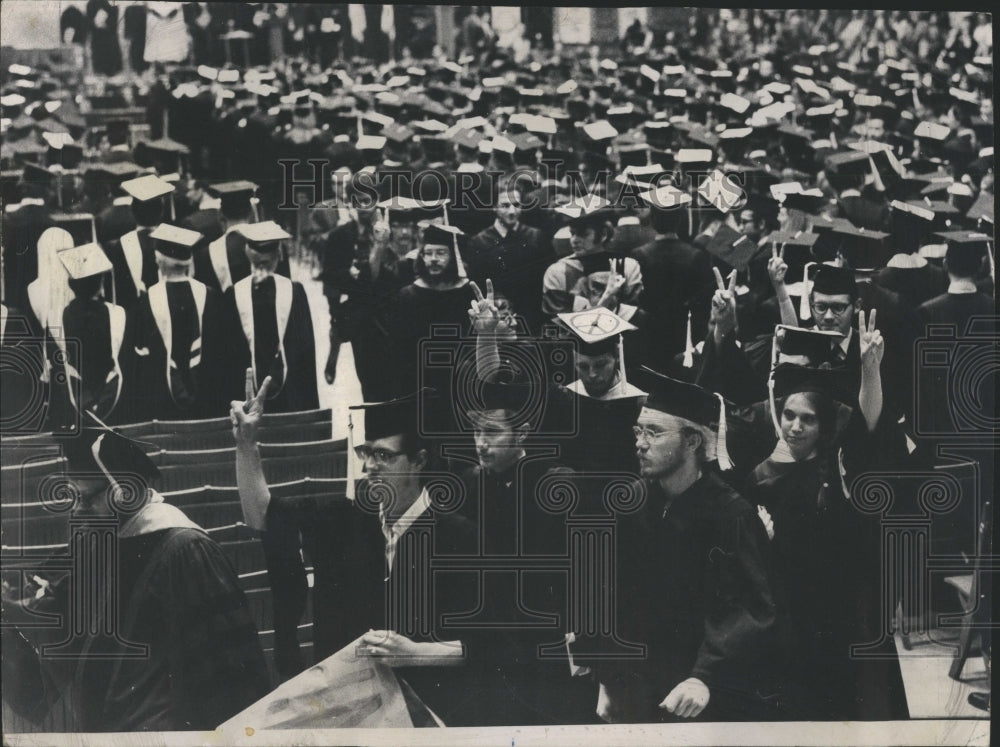 1970 University Of Illinois Commencement - Historic Images