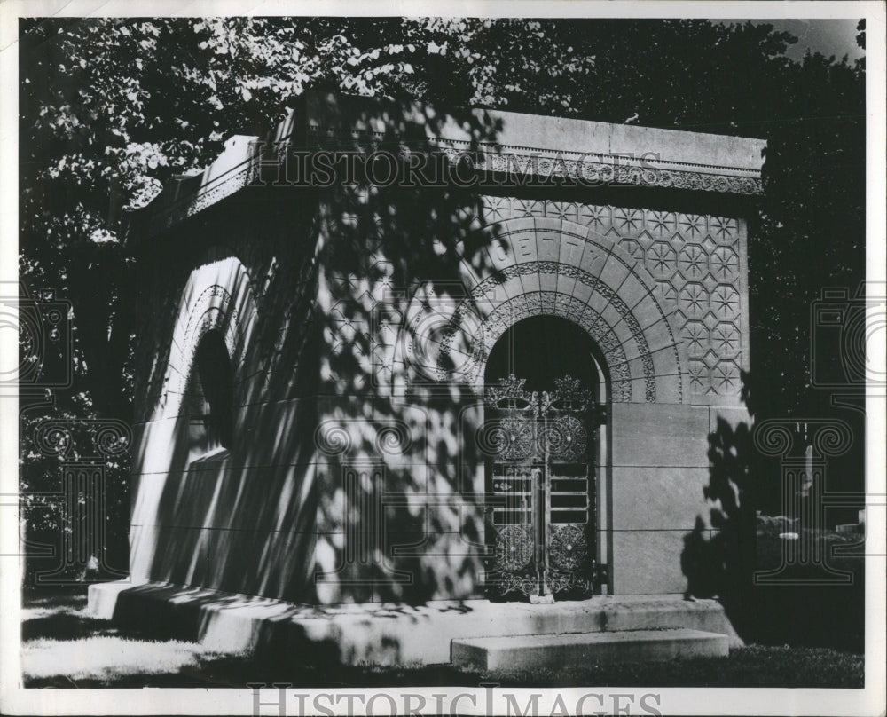 1970 Getty tomb in Graceland Cemetery  - Historic Images