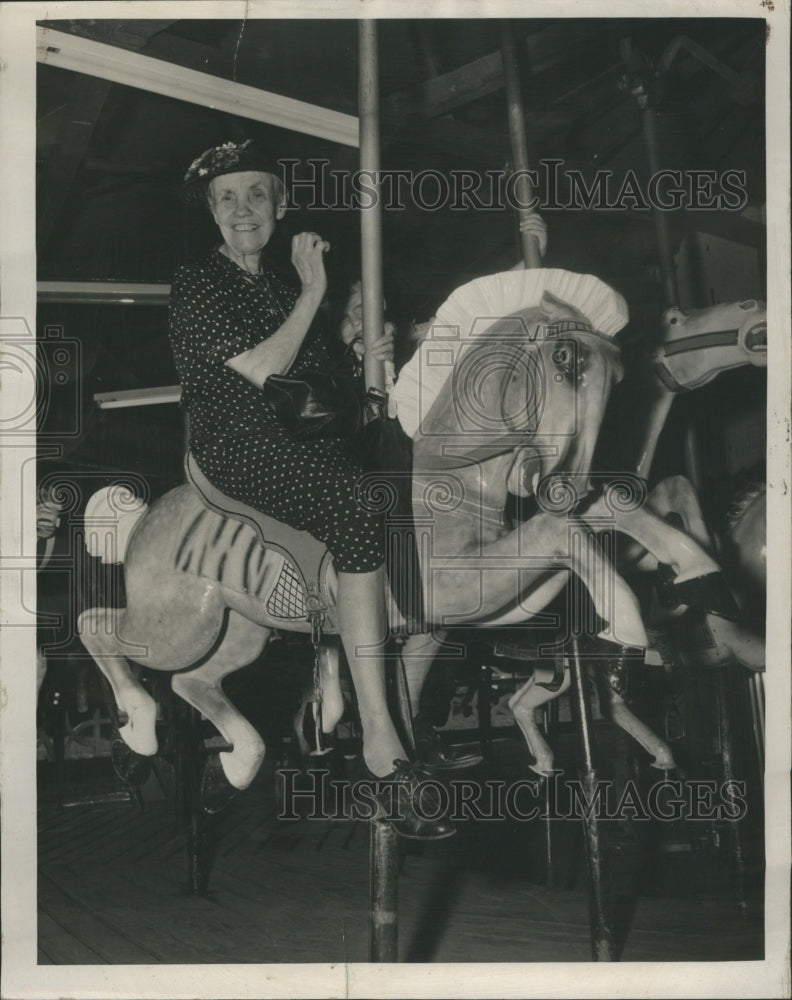1949 Ms. Florence Edwards, rides marygo rnd - Historic Images