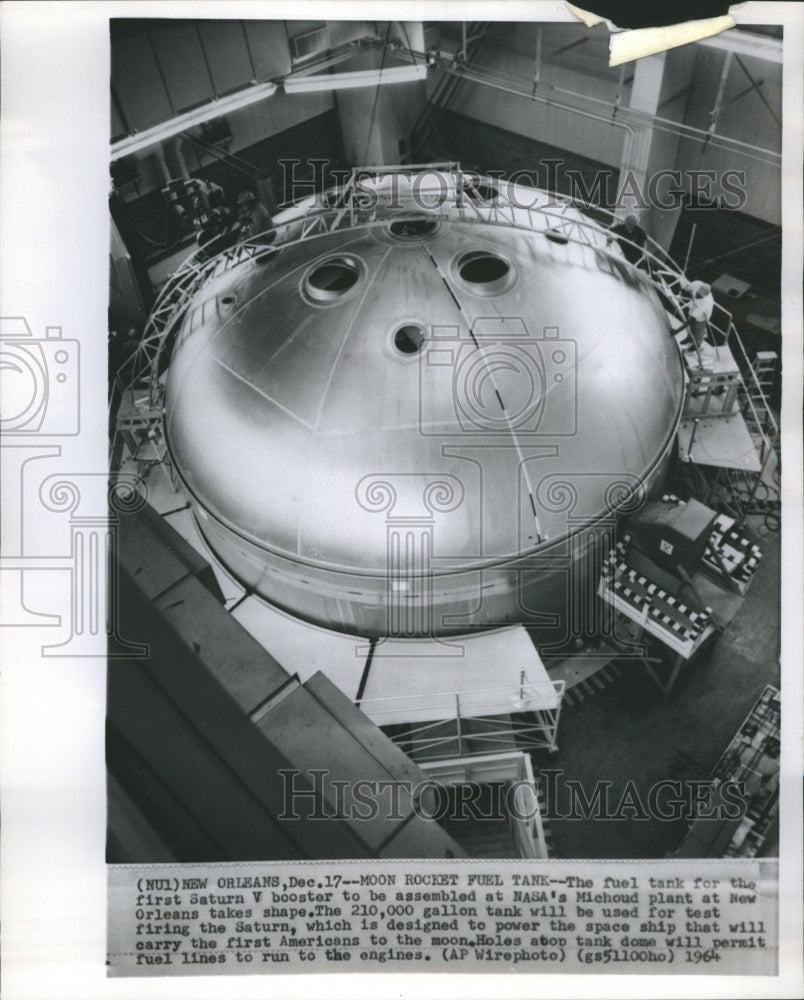 1964 fuel tank for the first Saturn V boost - Historic Images