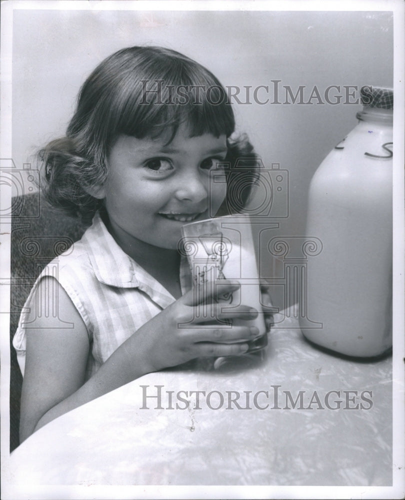 1962 5 year old Maureen Page drinking milk. - Historic Images