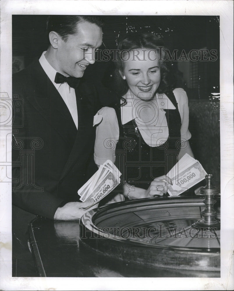 1941 Russell Strickland Play Roulette Wheel - Historic Images
