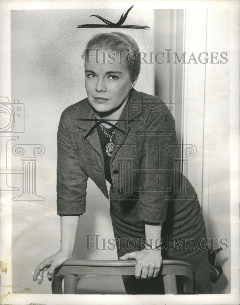 1963 Jocelyn Brando Paula Raymond Arthur - Historic Images