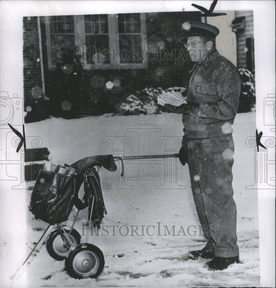 1959 Blenford R. Shaver Caddy Cart Snow - Historic Images