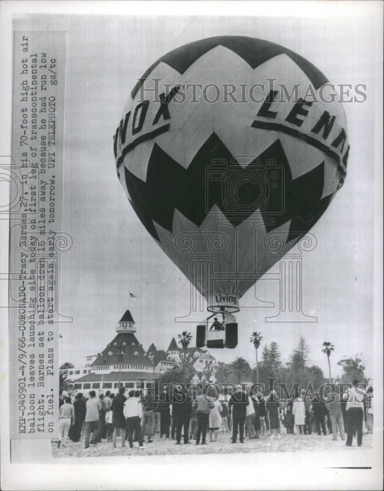 1966 Press Photo People Balloons Tracy Barnes Transcont - Historic Images