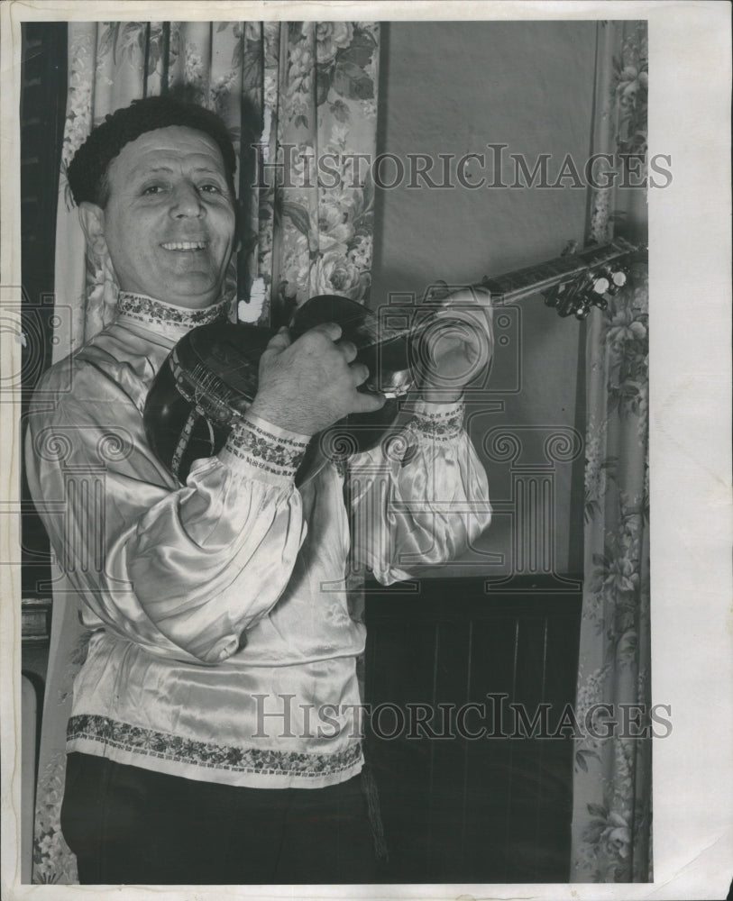 1946 Haig Ohanian Violin Room - Historic Images