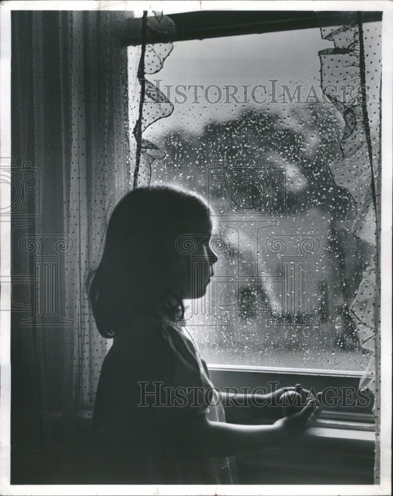 1953 Child Rain Window Room - Historic Images