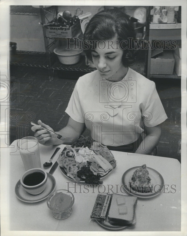 1965 Anne Schniederjon Dietician - Historic Images