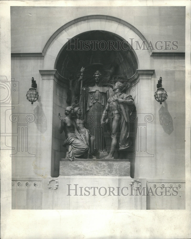 1931 Fraternity new statue at Elk Memorial - Historic Images