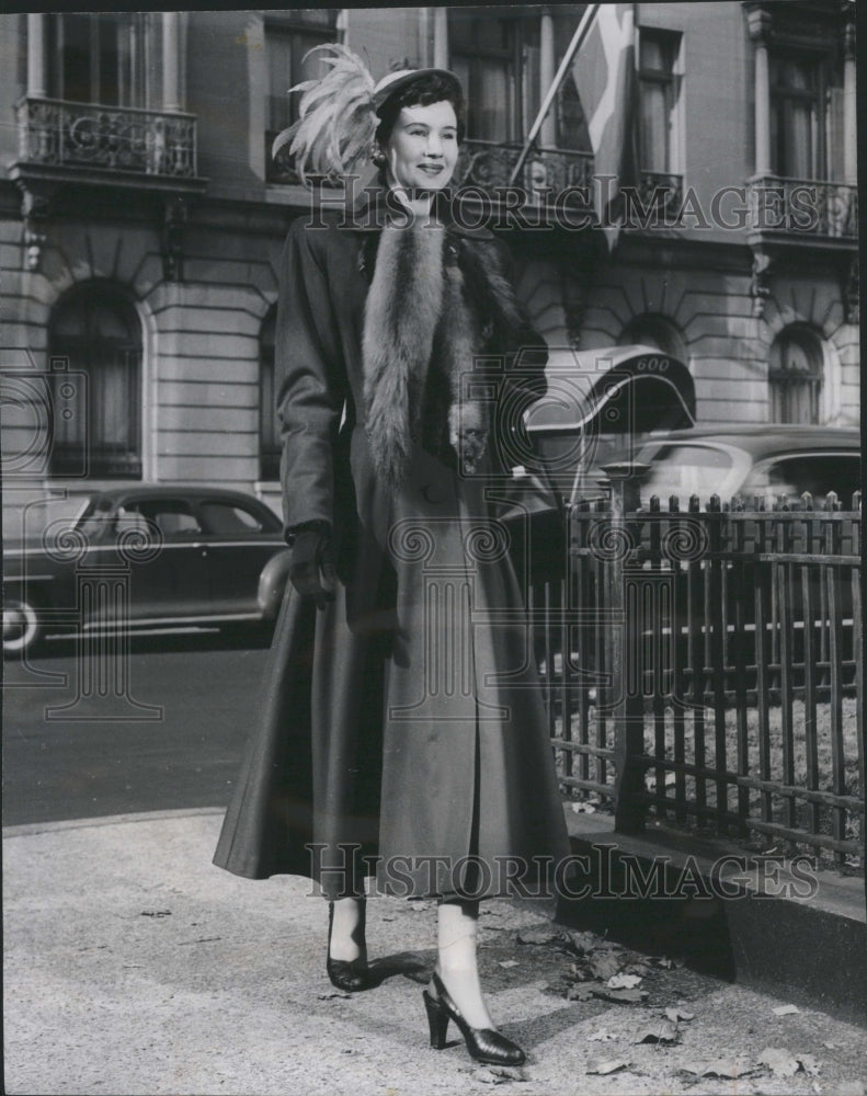 1949 Margaret Markatan Tall Woman Heels Hat - Historic Images