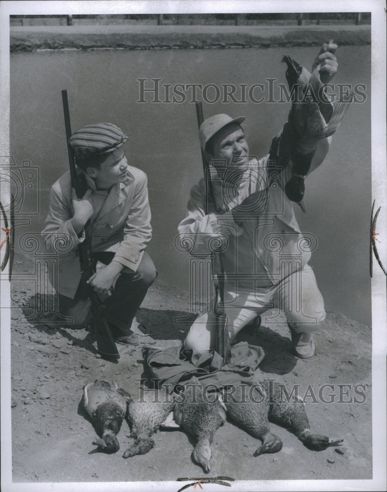 1961 Jackie Cooper Actor Son Duck Hunting - Historic Images