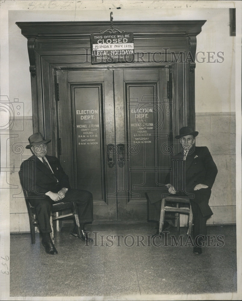 1946 Patrolmen guarding the Election office - Historic Images