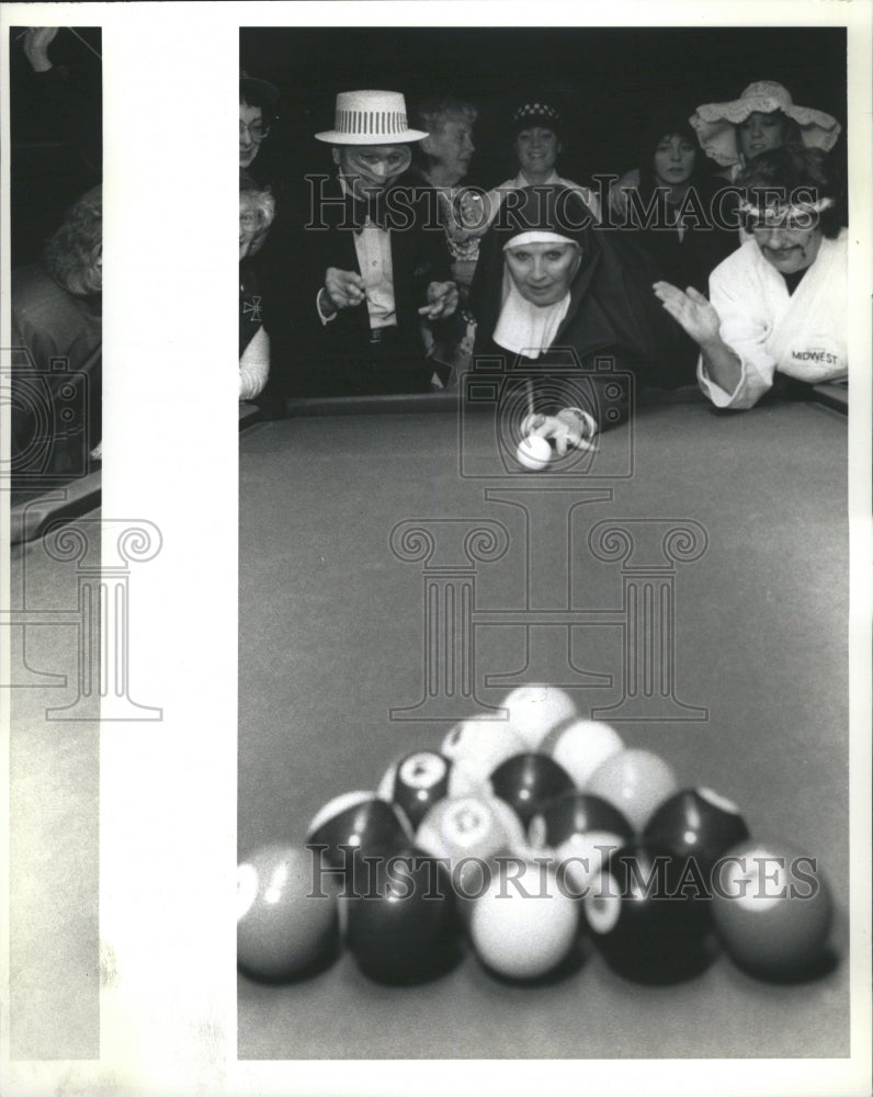 1989 Margie Kutznitsky Chris&#39; Billiards - Historic Images