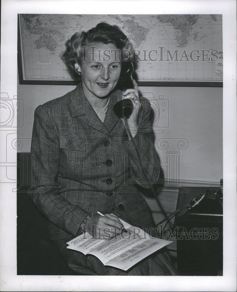 1946 Mrs Paddock Secretary Answering Phone - Historic Images