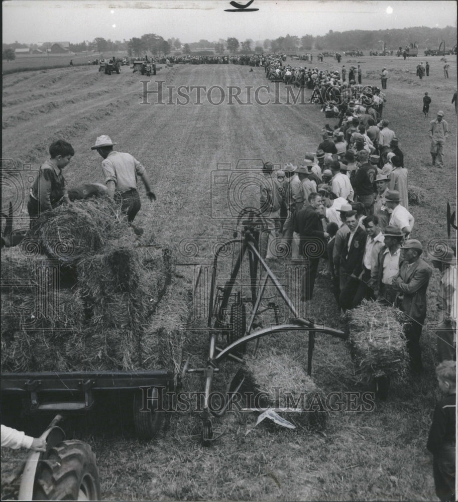 1953 Grass Day Alma Farmers - Historic Images