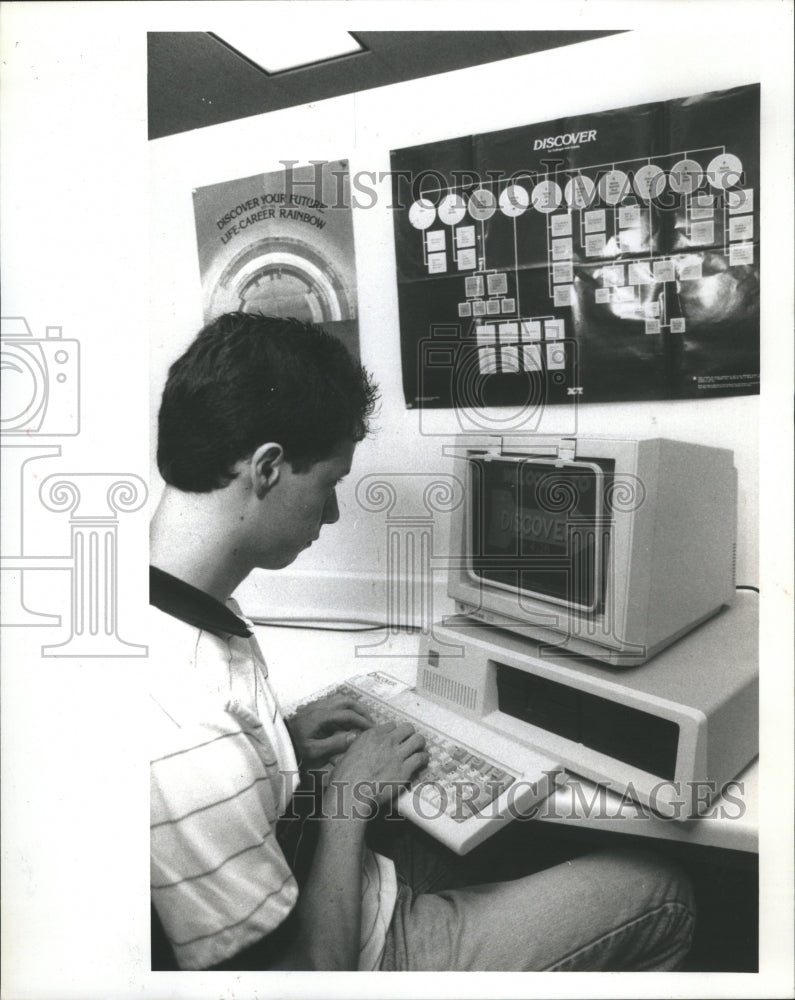 1990 Tom Pierski Discover Computer Oakton - Historic Images