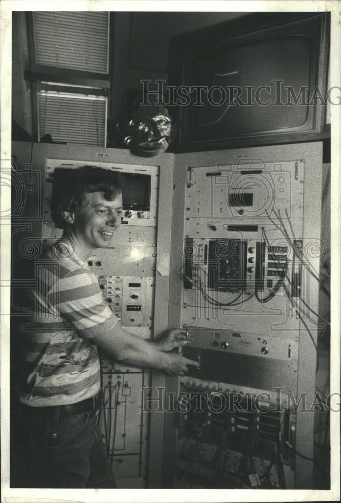 1979 Jeff Gannon Talking Computer Operator - Historic Images