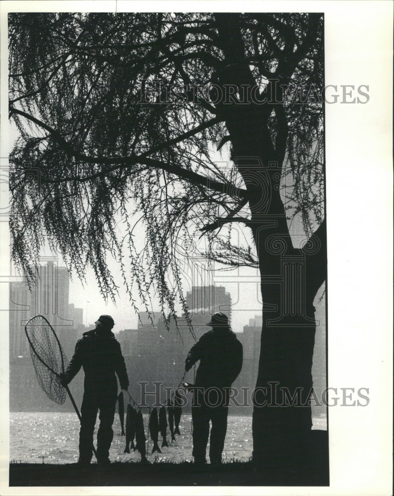 1986 Fishermen Coho Salmon Fishing Chicago - Historic Images