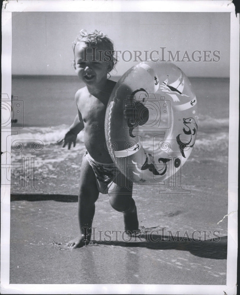 1948 Little man against the sea - Historic Images