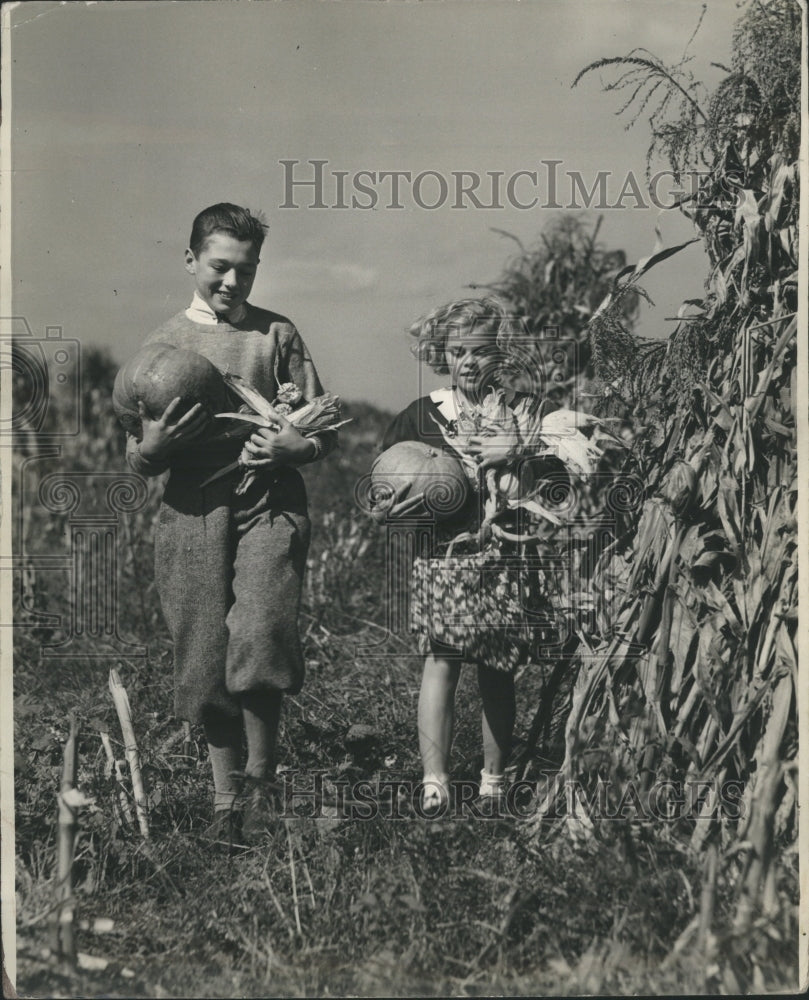 1949 Children Pumpkin Patch Stalks Fall-Historic Images