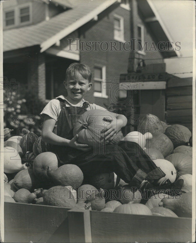 1949 Pumpkin Trailer Young Boy Farm - Historic Images