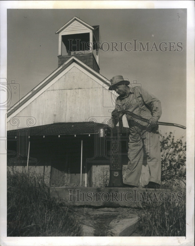 1946 School Water Pump - Historic Images