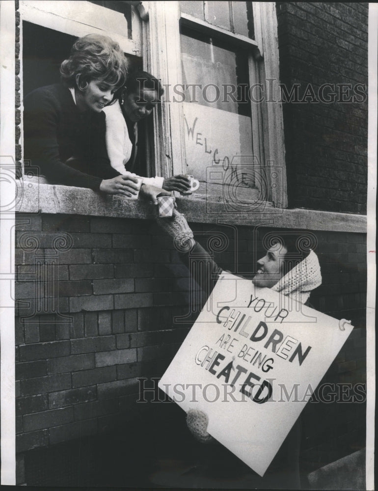 1971 Press Photo Teacher Strike Protest Union Contract - RRR49991 - Historic Images