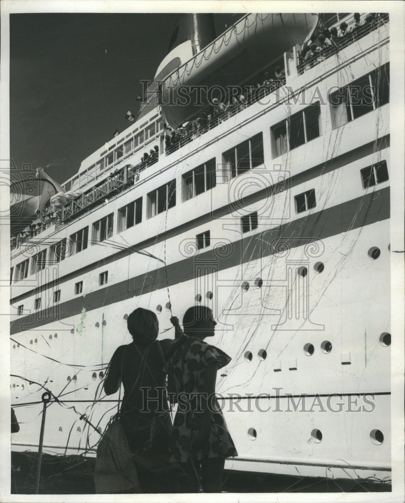 1977 Ship sails confetti hurld at onlookers - Historic Images