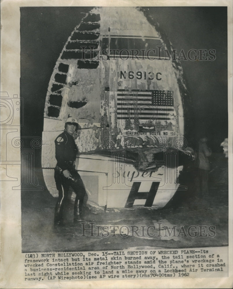 1962 Press Photo Tail section of wrecked plane. - Historic Images