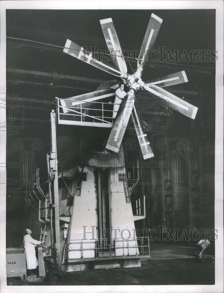 1955 Center propeller Laboratory Dayton Ohi - Historic Images