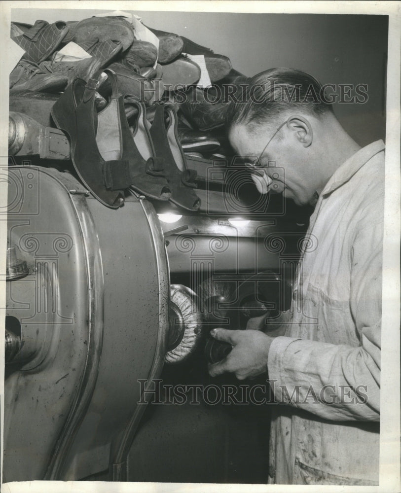 1943 Joe Curcio Sho Maker - Historic Images