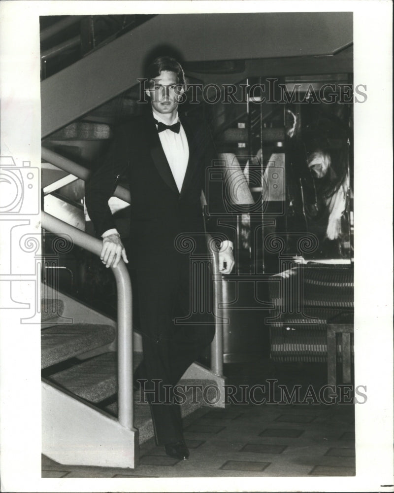 1983 Black TIe Shops Comb Tuxedo - Historic Images