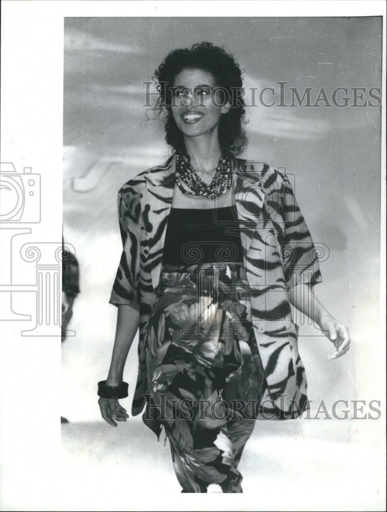 1990 Costume Masquerade Wear FabricsFashion - Historic Images