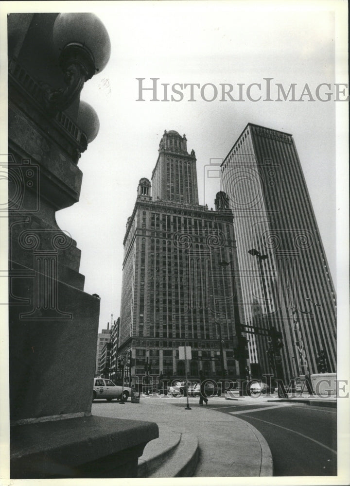 1981 East Wacker Building Road Cars People - Historic Images