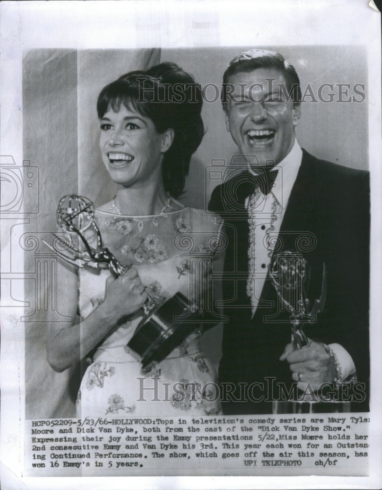 1966 Mary Tyler Moore Song Earle HagenMusic  - Historic Images