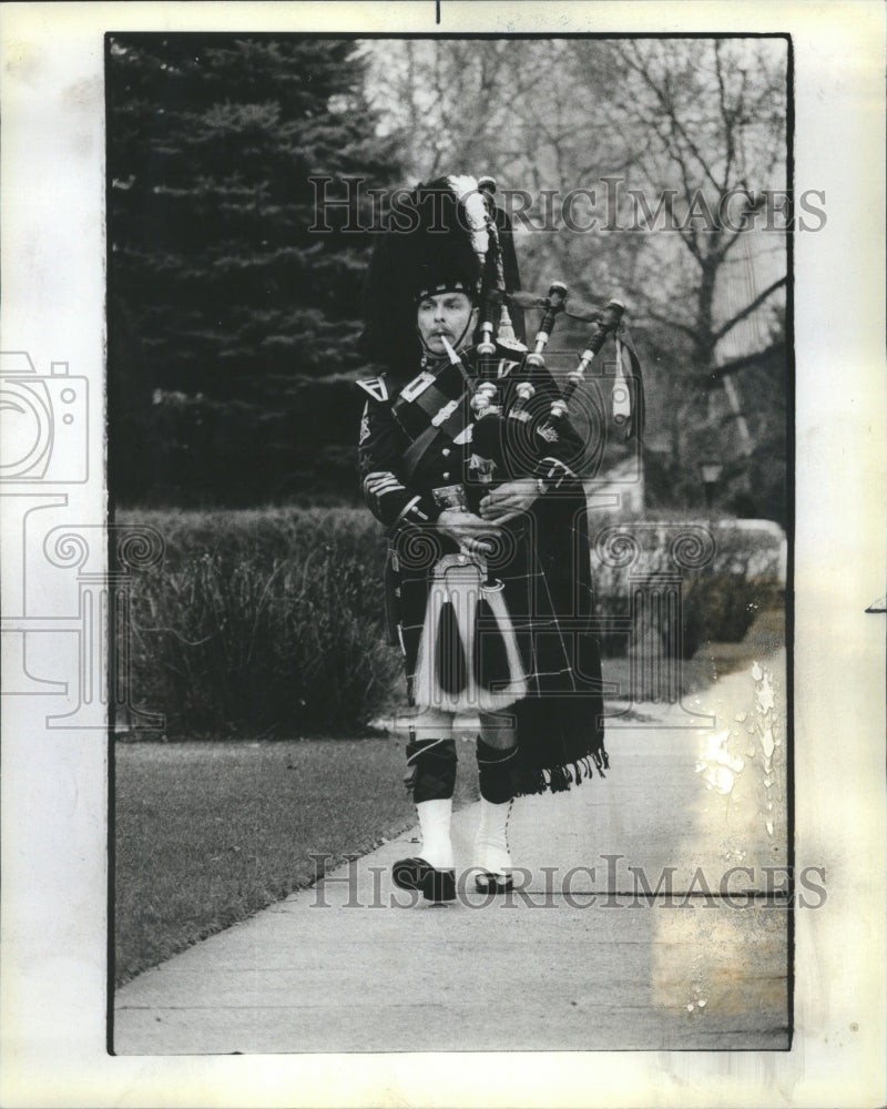 1983 Bagpipes Will Norman Dress Costumes - Historic Images