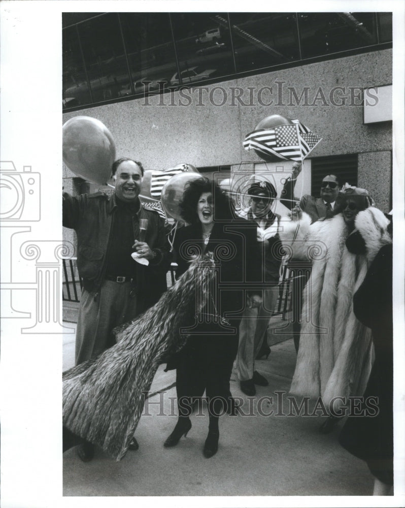 1990 Diane Schoenith Airport Dress People - Historic Images