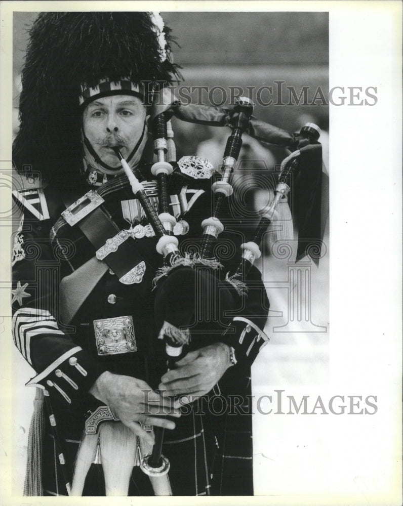 1990 Bagpipe - Historic Images