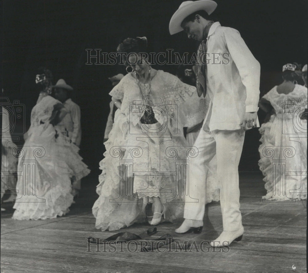 1975 Dancers Ballet Folklorico of Mexico - Historic Images