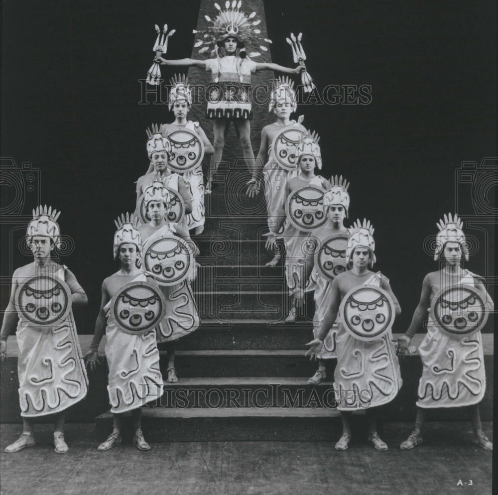 1985 Ballet Folklorico Mexico Les Aztec God - Historic Images