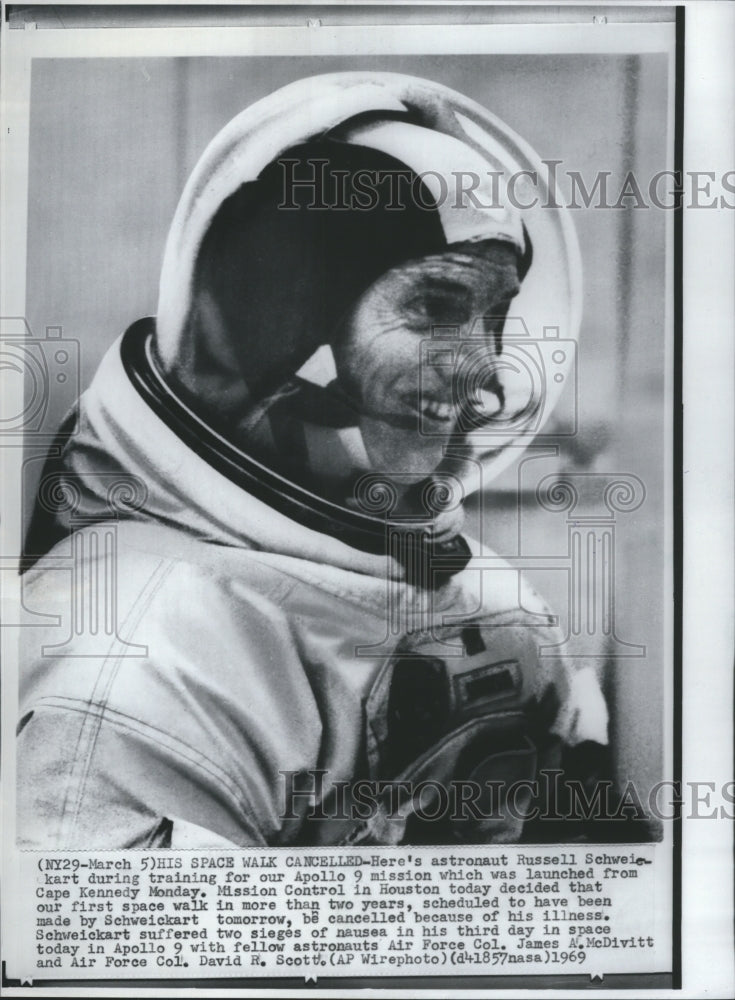 1973 Russell Schweirckart Skylab - Historic Images