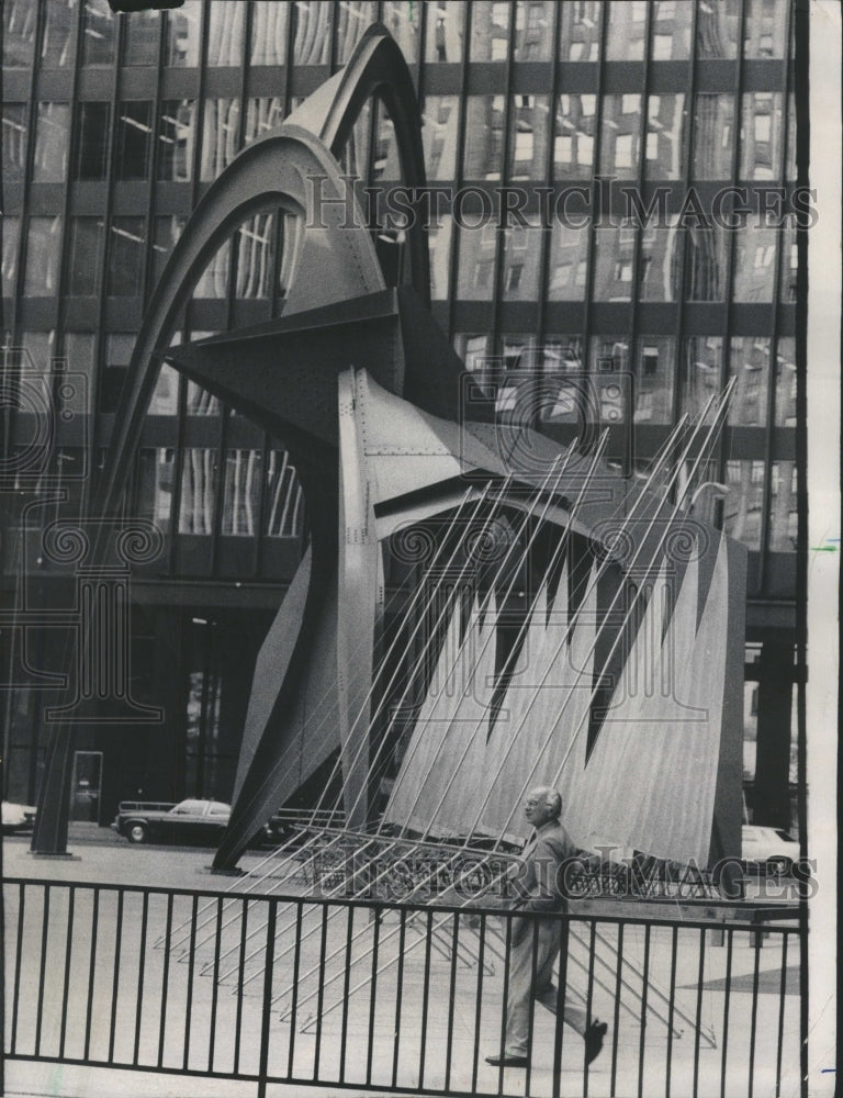 1975 Sculpture Federal Center Plaza Chicago - Historic Images