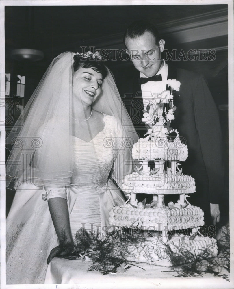 1961 Wedding Cake Evangeline Schoer - Historic Images